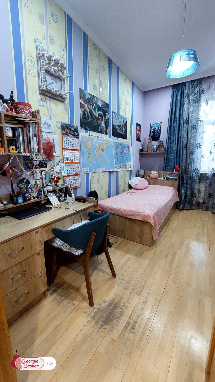 продается квартира с новым ремонтом 5-комнат